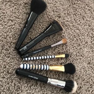Makeup brushes
